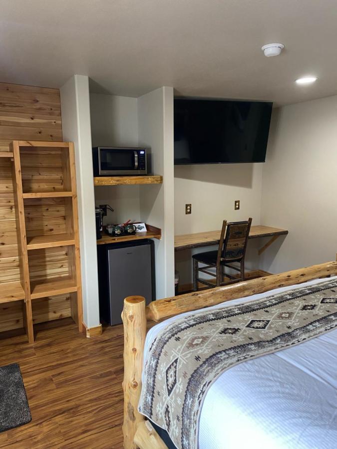 Summit Lake Lodge Bagian luar foto