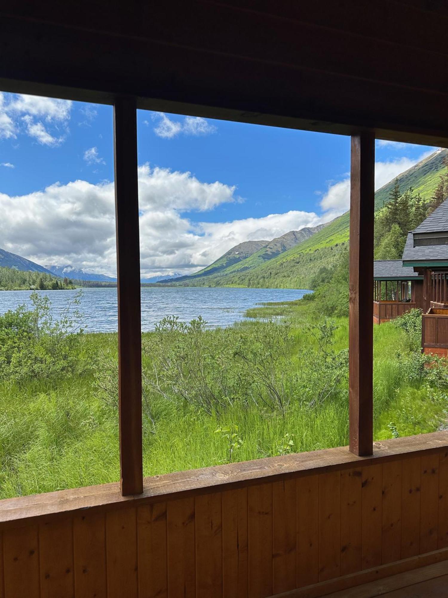 Summit Lake Lodge Bagian luar foto