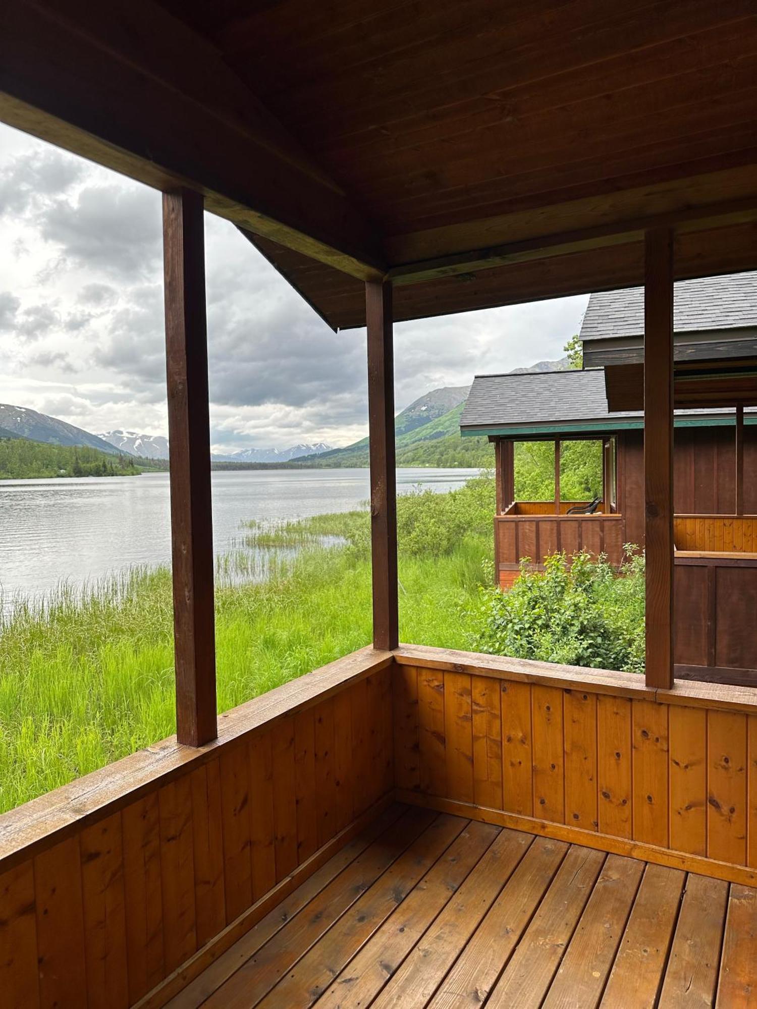 Summit Lake Lodge Bagian luar foto