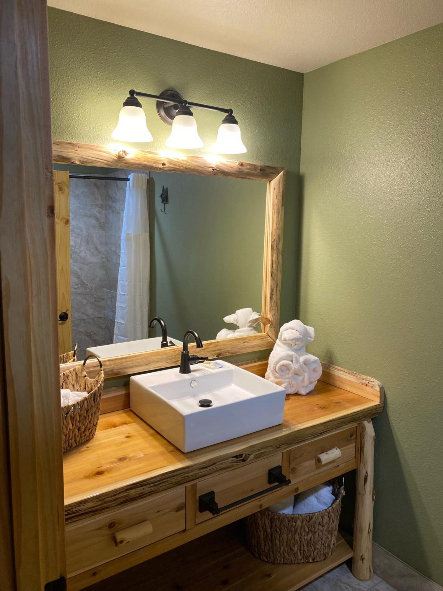 Summit Lake Lodge Bagian luar foto