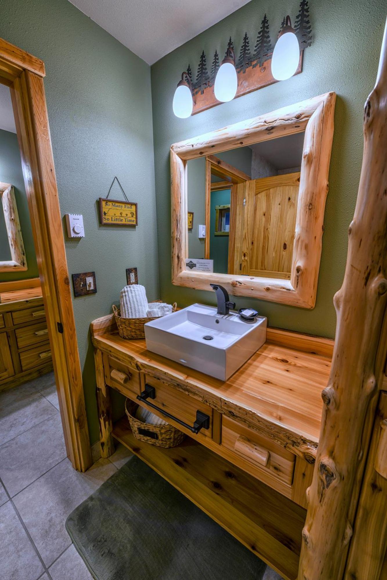 Summit Lake Lodge Bagian luar foto