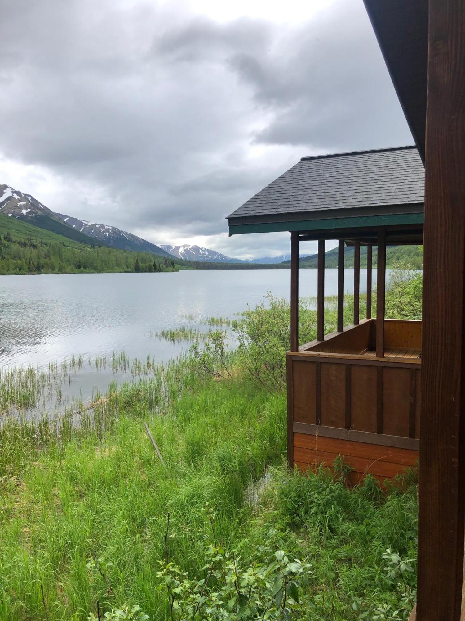 Summit Lake Lodge Bagian luar foto
