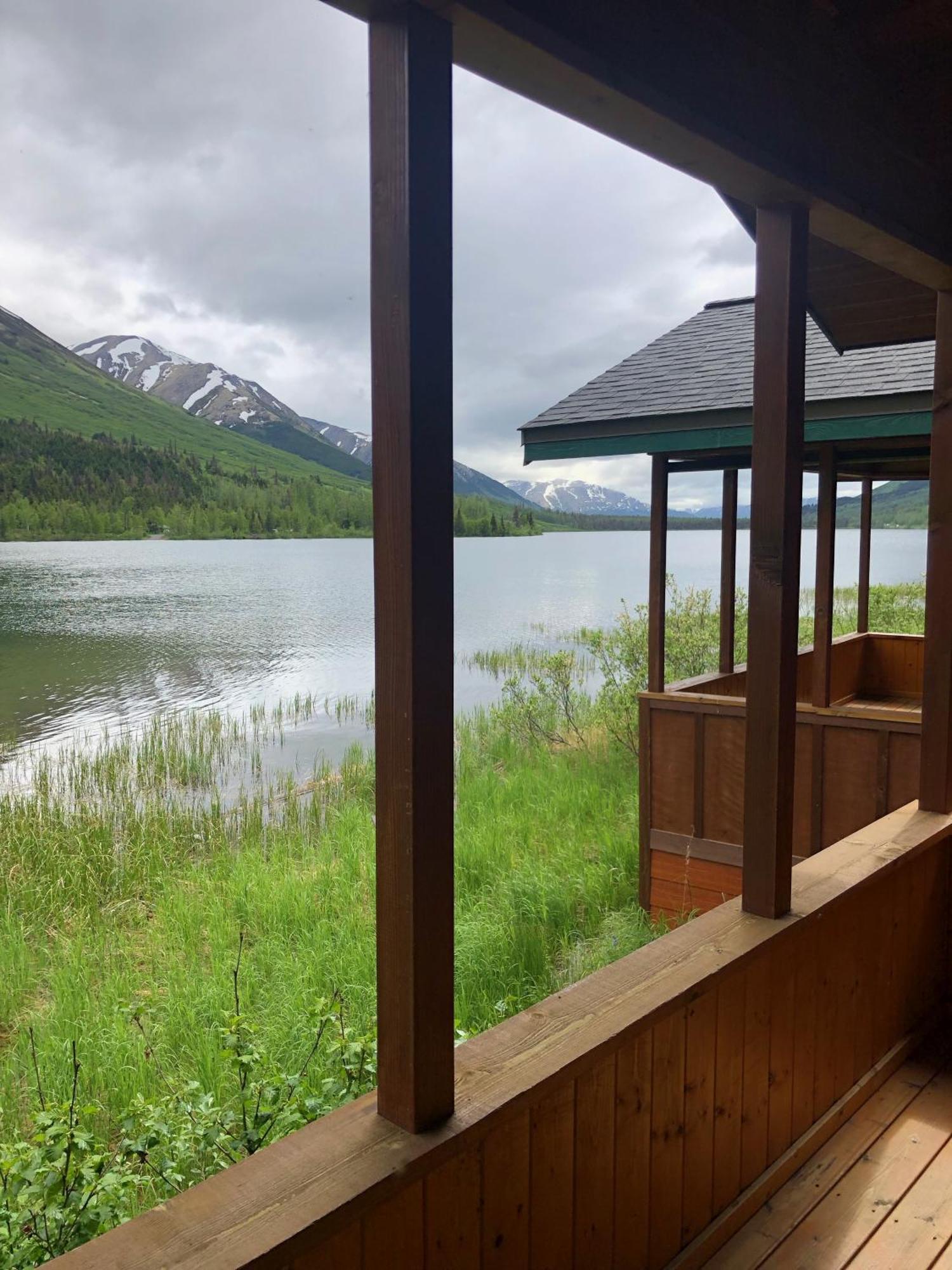 Summit Lake Lodge Bagian luar foto