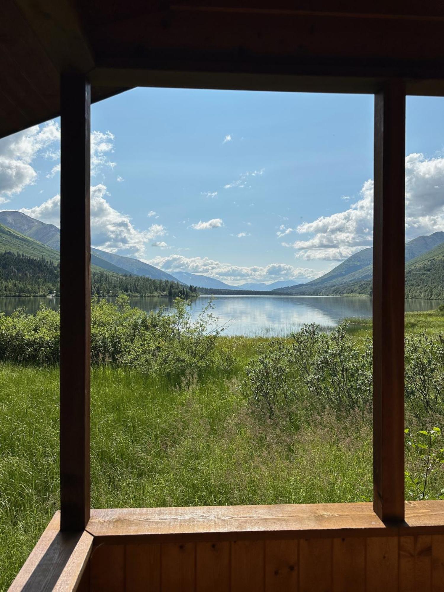 Summit Lake Lodge Bagian luar foto