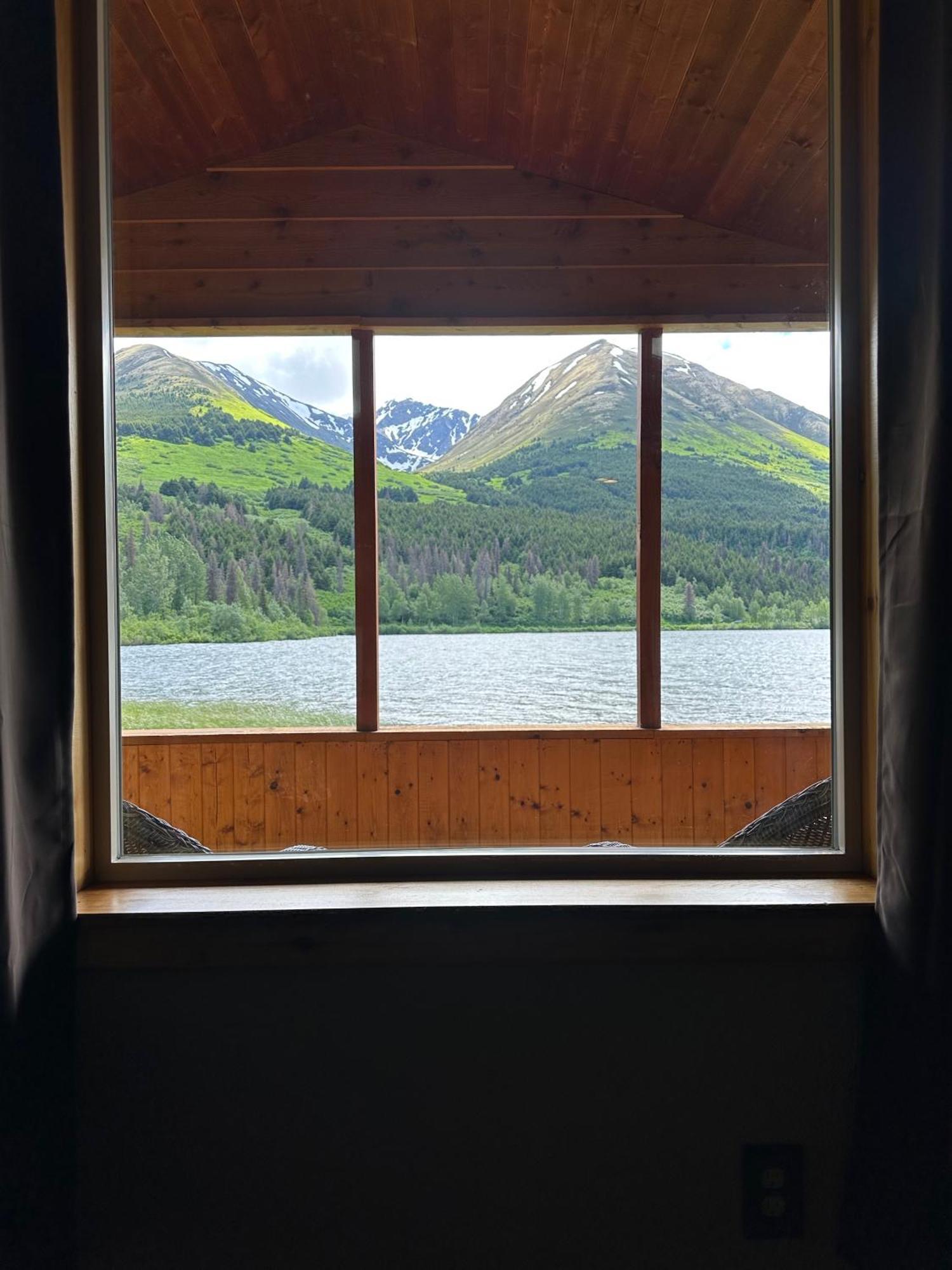 Summit Lake Lodge Bagian luar foto