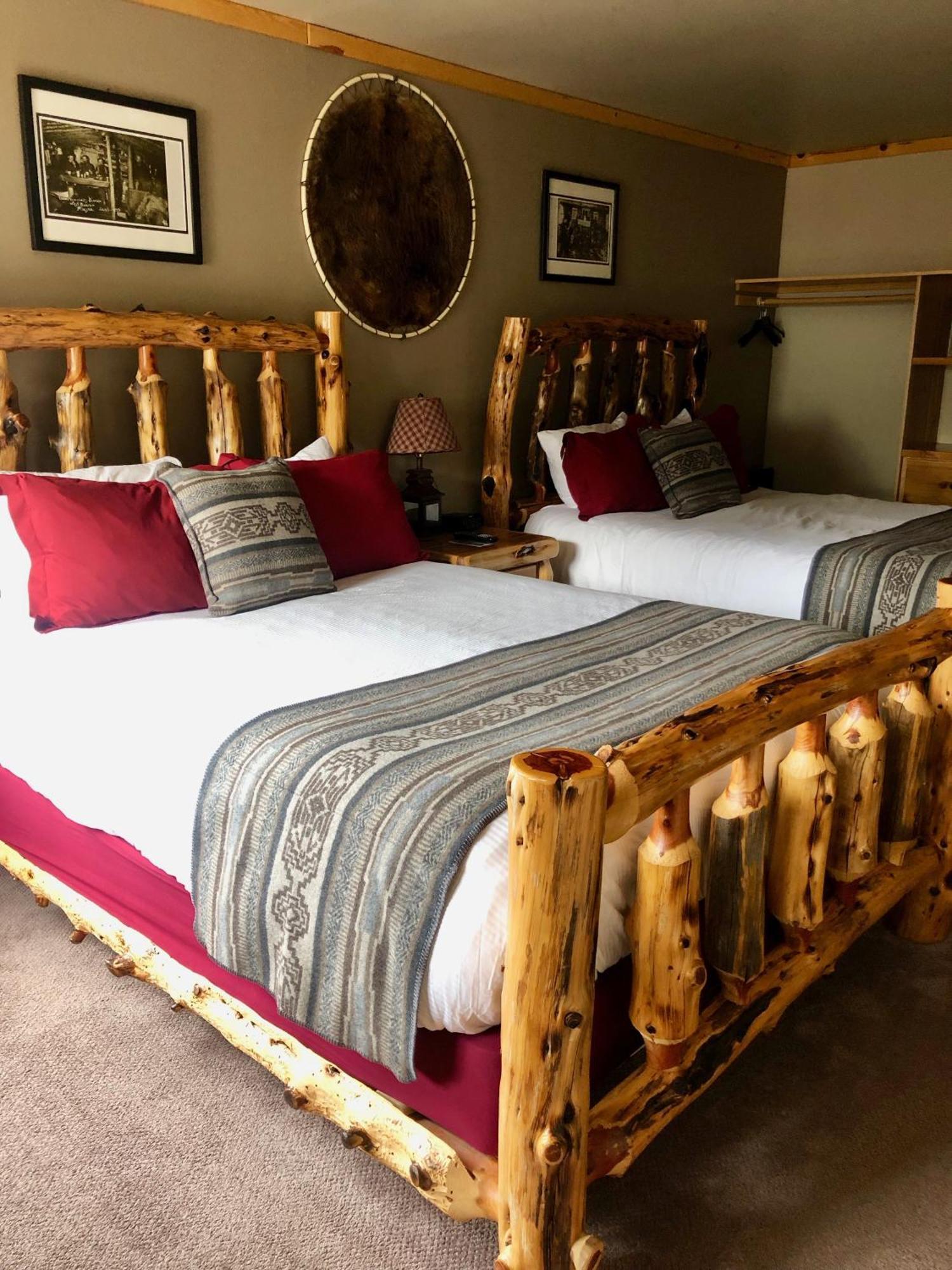 Summit Lake Lodge Bagian luar foto