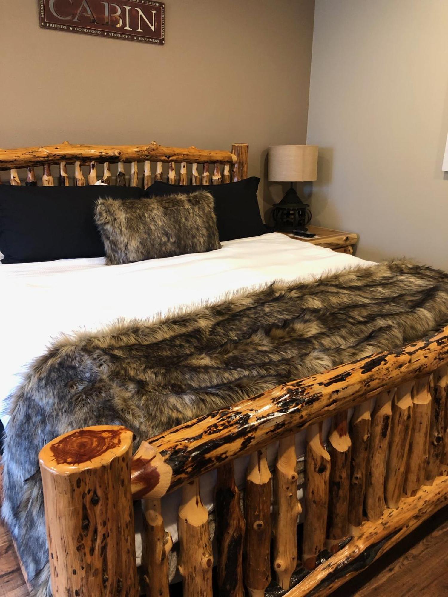 Summit Lake Lodge Bagian luar foto