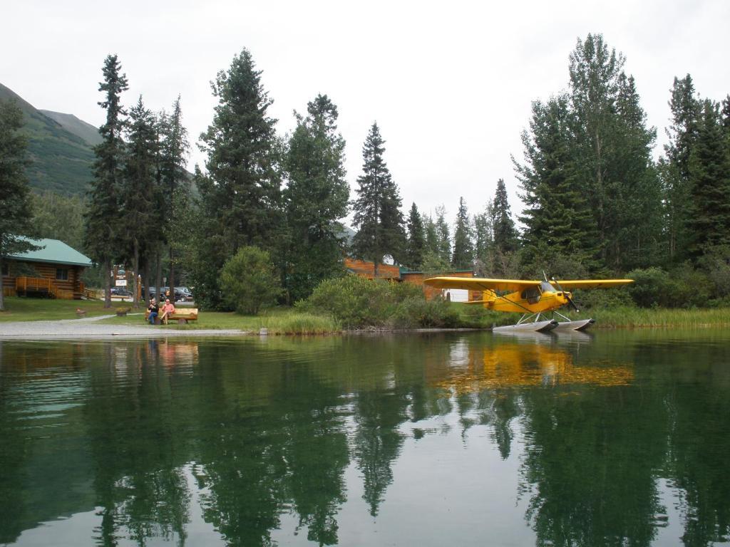 Summit Lake Lodge Bagian luar foto